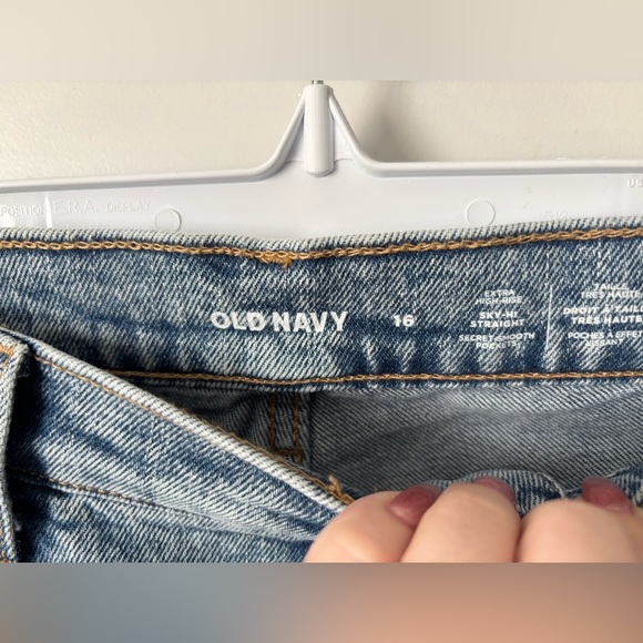Old Navy | Extra High Rise Sky-Hi Straight Distressed Jeans | Size 16 - Picture 4 of 5